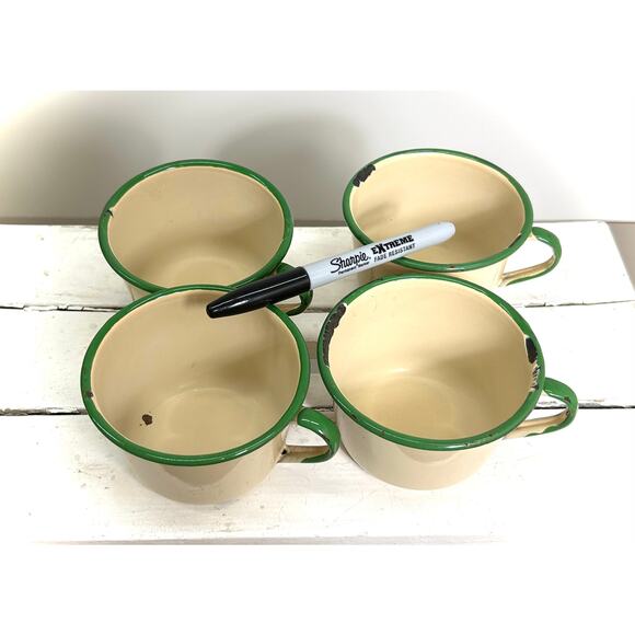 50s Enamelware Coffee Mugs Set of 4 Cream n Green Farmhouse or Cabincore Decor - Picture 6 of 7